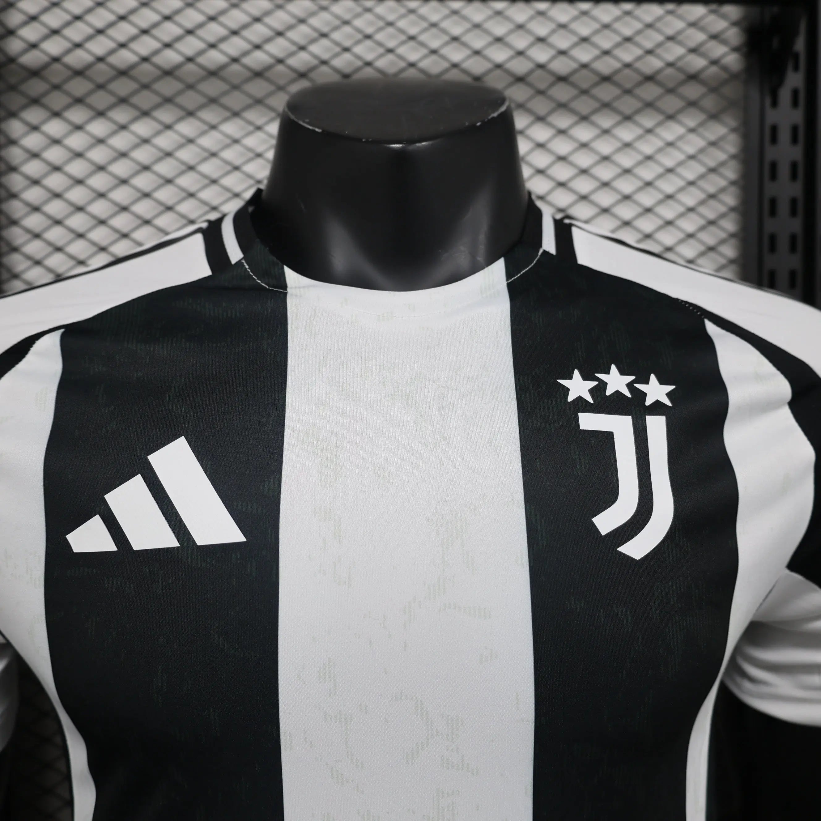MAILLOT JUVENTUS DOMICILE 2024/2025 - Maillot du Monde
