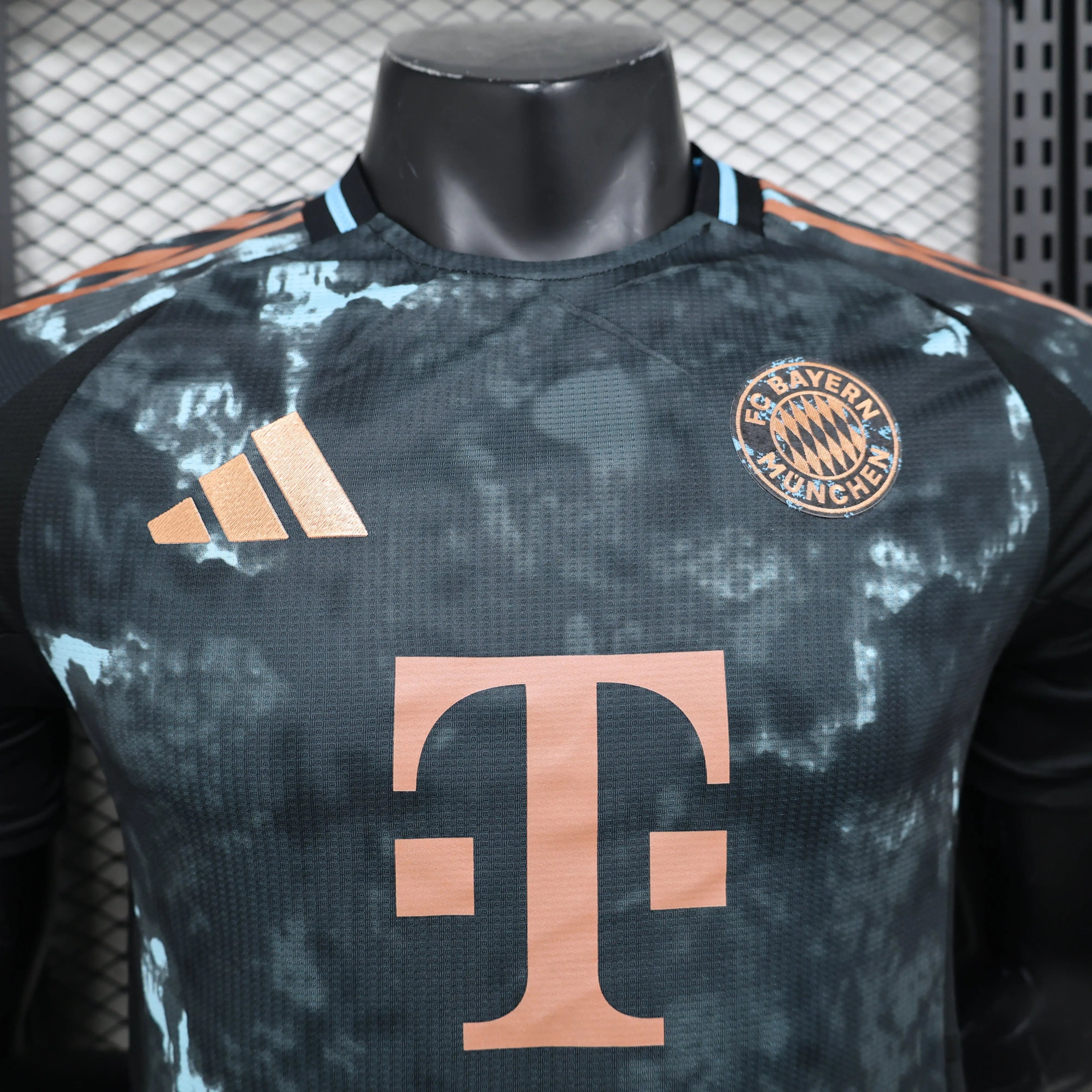 MAILLOT BAYERN MUNICH EXTERIEUR 2024/2025 - Maillot du Monde