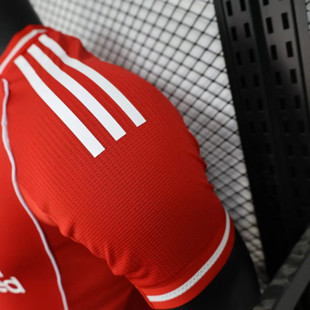 MAILLOT LIVERPOOL DOMICILE 2025/2026 - Maillot du Monde