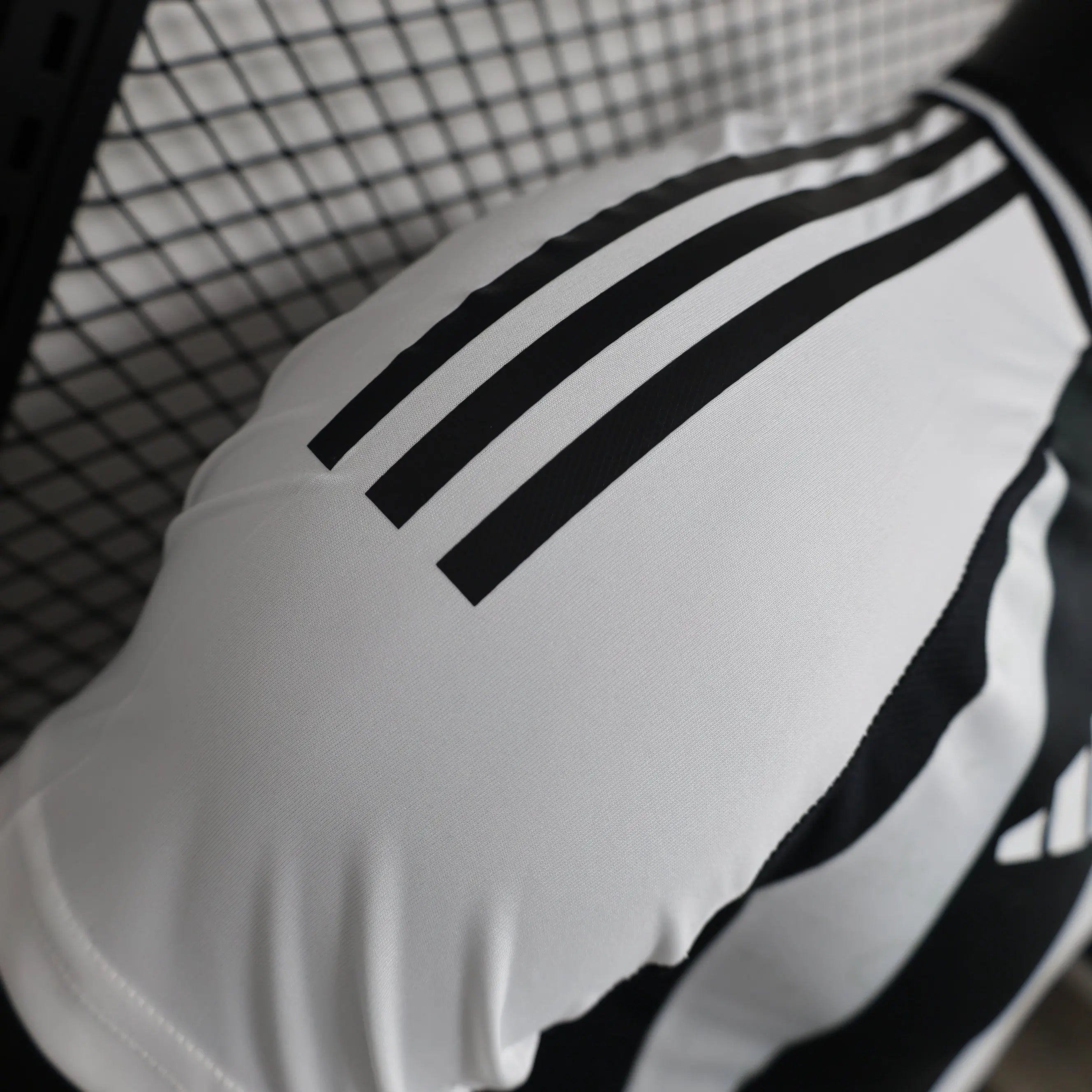 MAILLOT JUVENTUS DOMICILE 2024/2025 - Maillot du Monde