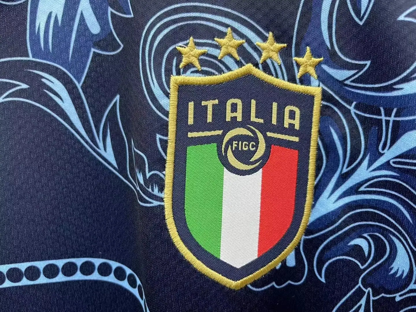 MAILLOT ITALIE CONCEPT EDITION VERSACE BLEU 2023/2024 - Maillot du Monde