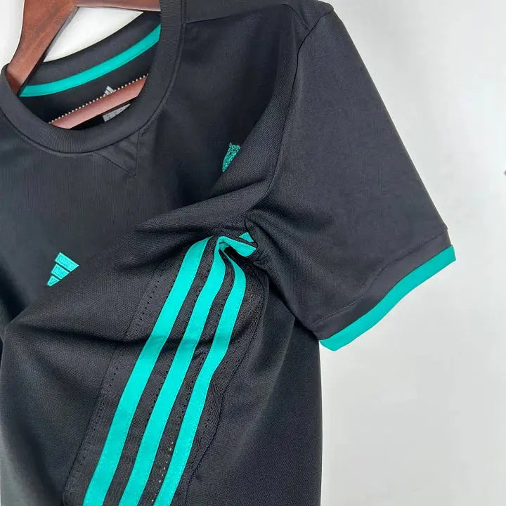 REAL MADRID MAILLOT RETRO 2017/2018 - Maillot du Monde