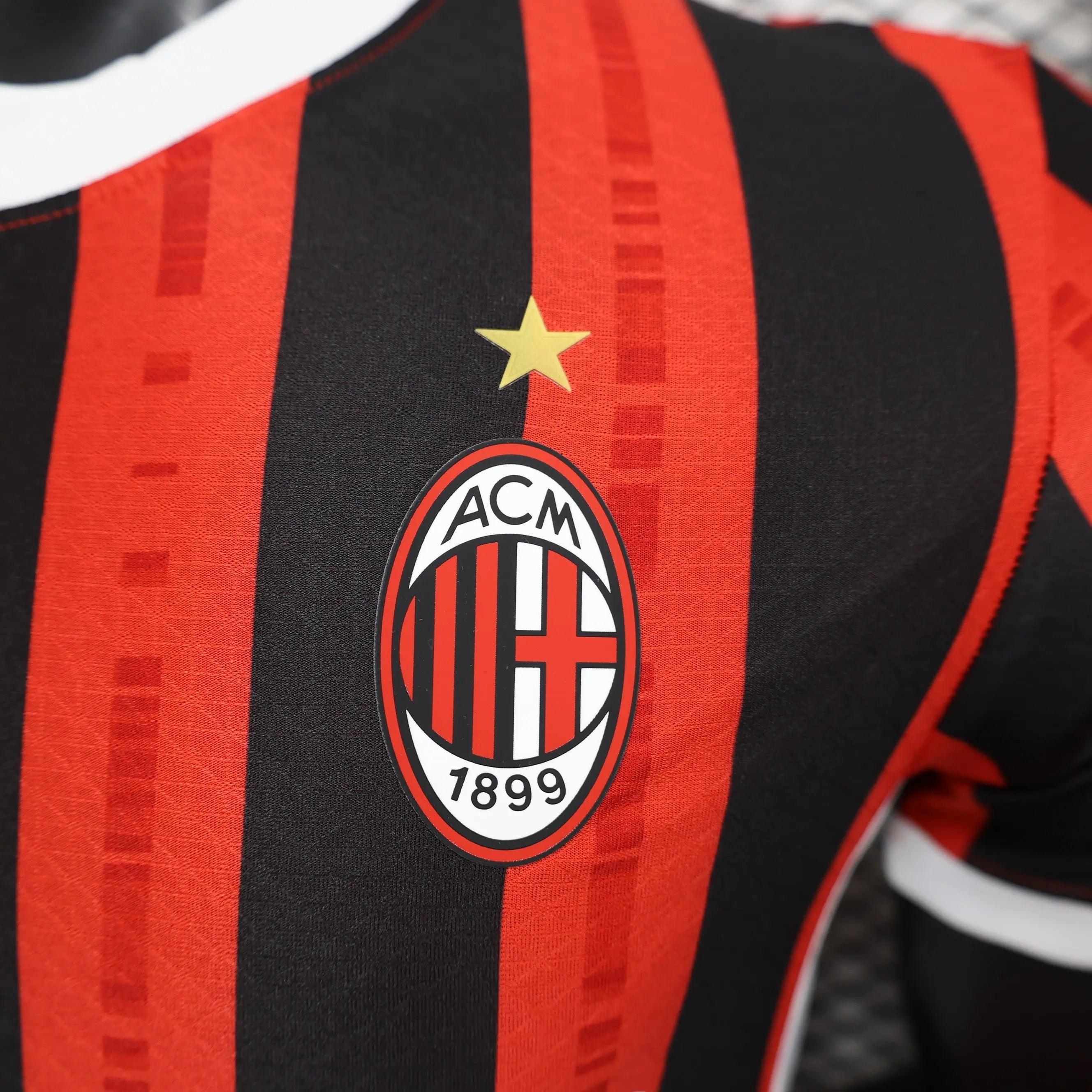 MAILLOT AC MILAN DOMICILE 2024/2025 - Maillot du Monde