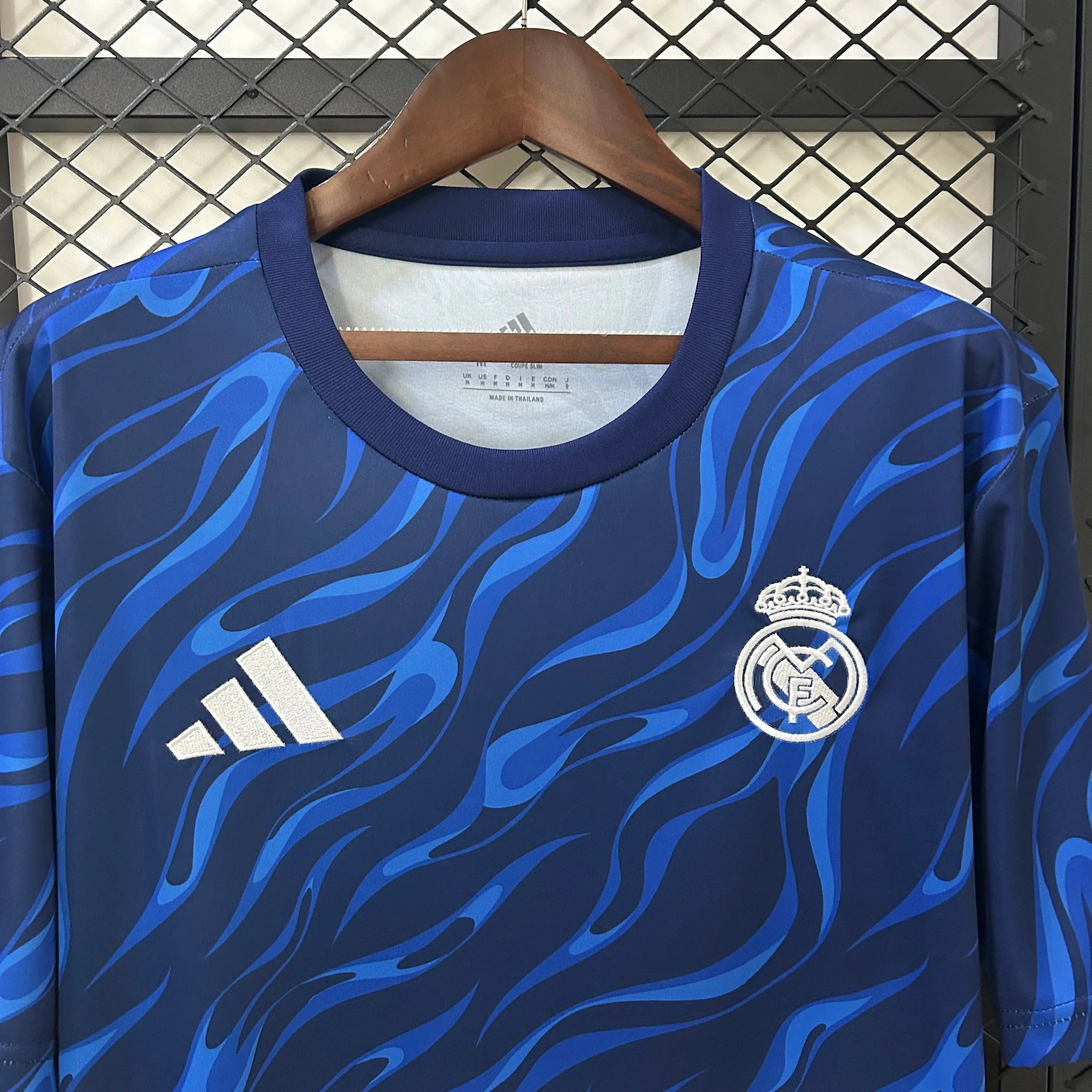 25/25 Maillot du REAL MADRID Bleu - Maillot du Monde