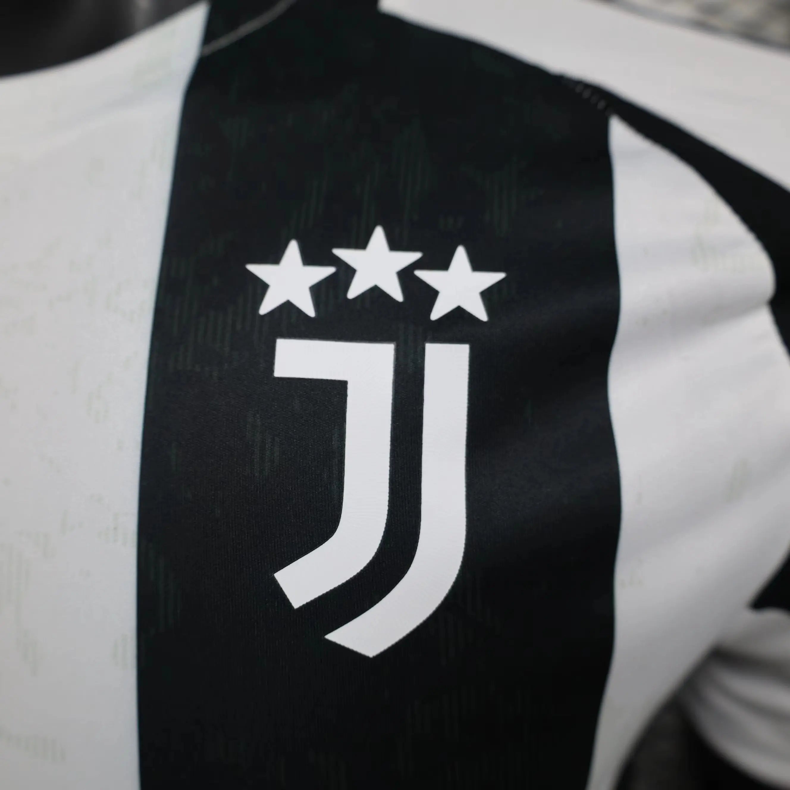 MAILLOT JUVENTUS DOMICILE 2024/2025 - Maillot du Monde