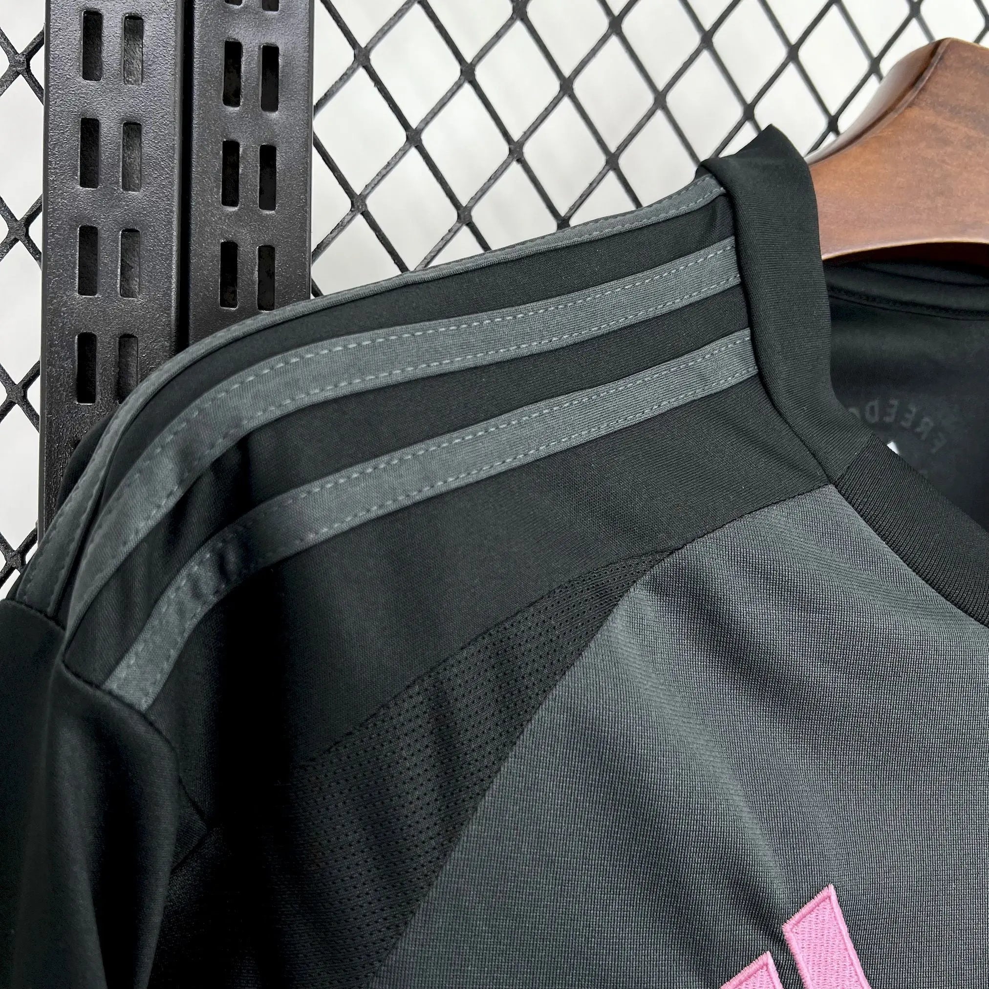 25/26 Maillot MIAMI Noir/Rose - Maillot du Monde