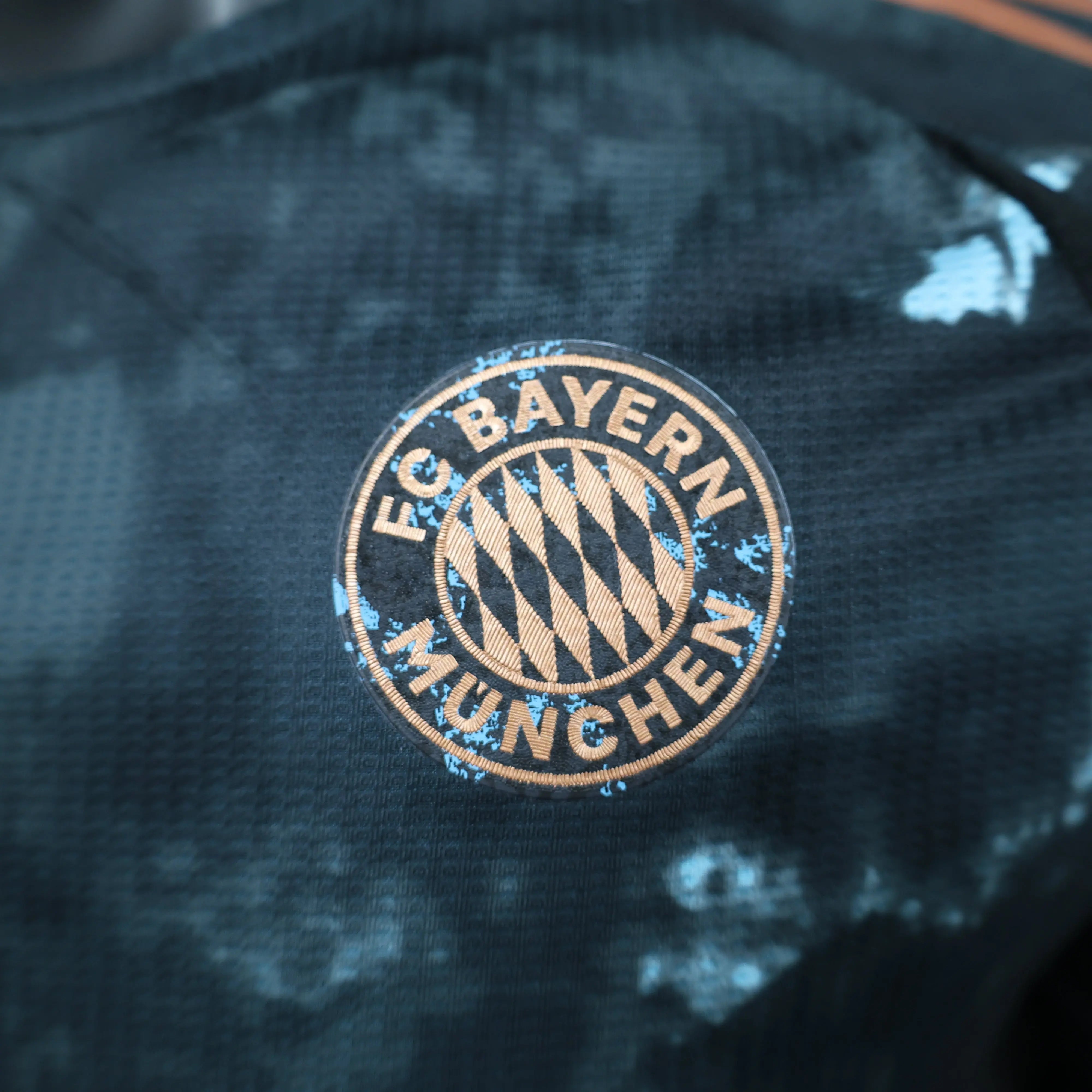 MAILLOT BAYERN MUNICH EXTERIEUR 2024/2025 - Maillot du Monde