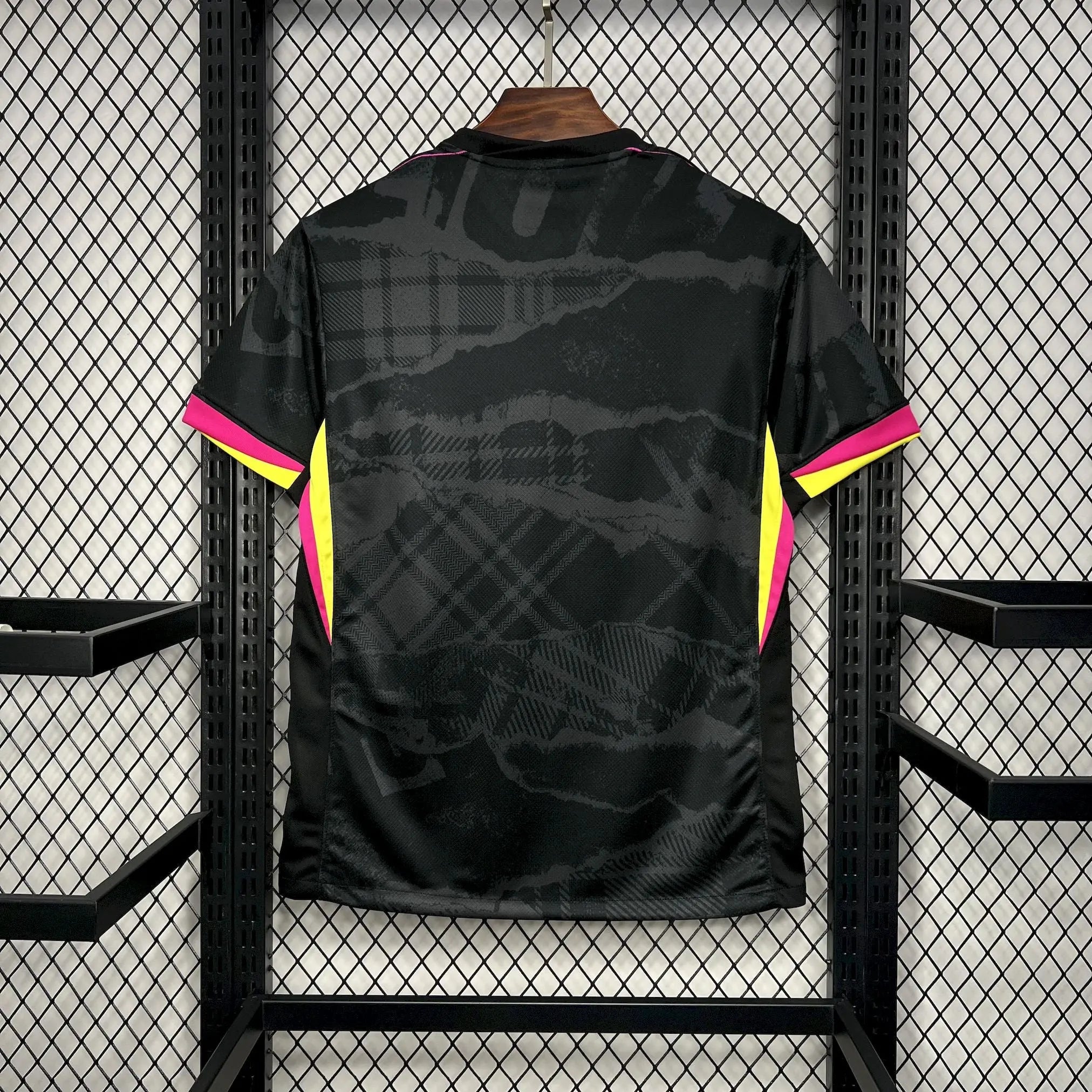 24/25 Maillot Third de CHELSEA Rose/Noir - Maillot du Monde