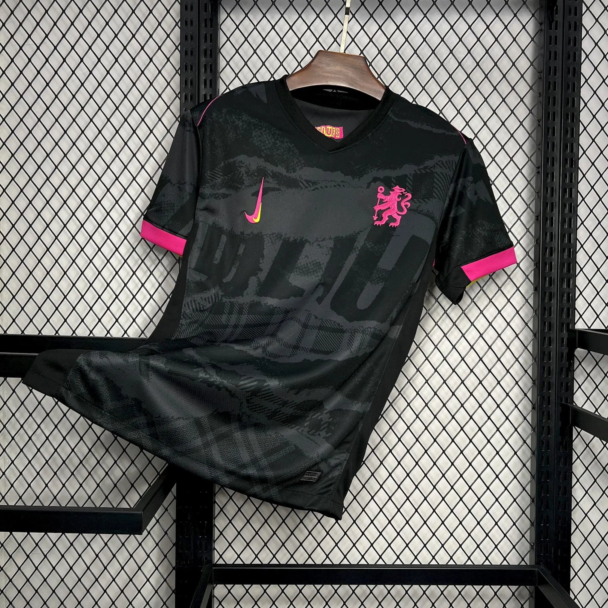 24/25 Maillot Third de CHELSEA Rose/Noir - Maillot du Monde