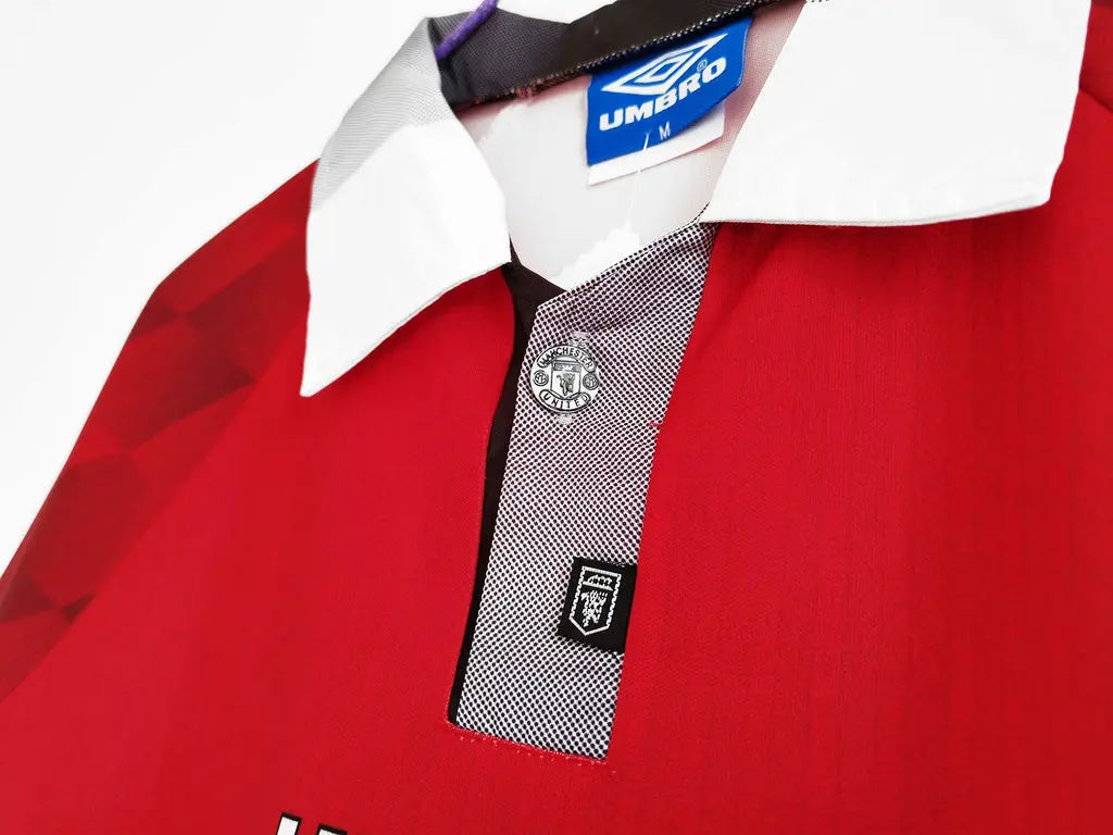 MAILLOT RÉTRO MANCHESTER UNITED DOMICILE 1996/1997 VERSION MANCHES LONGUES - Maillot du Monde