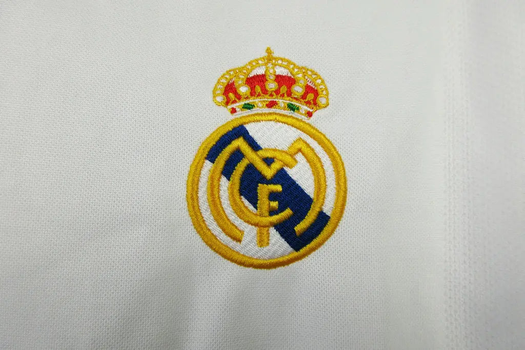 MAILLOT RETRO REAL MADRID DOMICILE 2001/2002 VERSION MANCHES LONGUES - Maillot du Monde