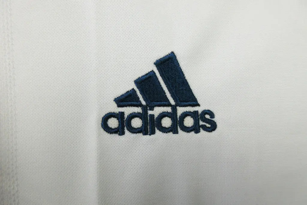 MAILLOT RETRO REAL MADRID DOMICILE 2001/2002 VERSION MANCHES LONGUES - Maillot du Monde