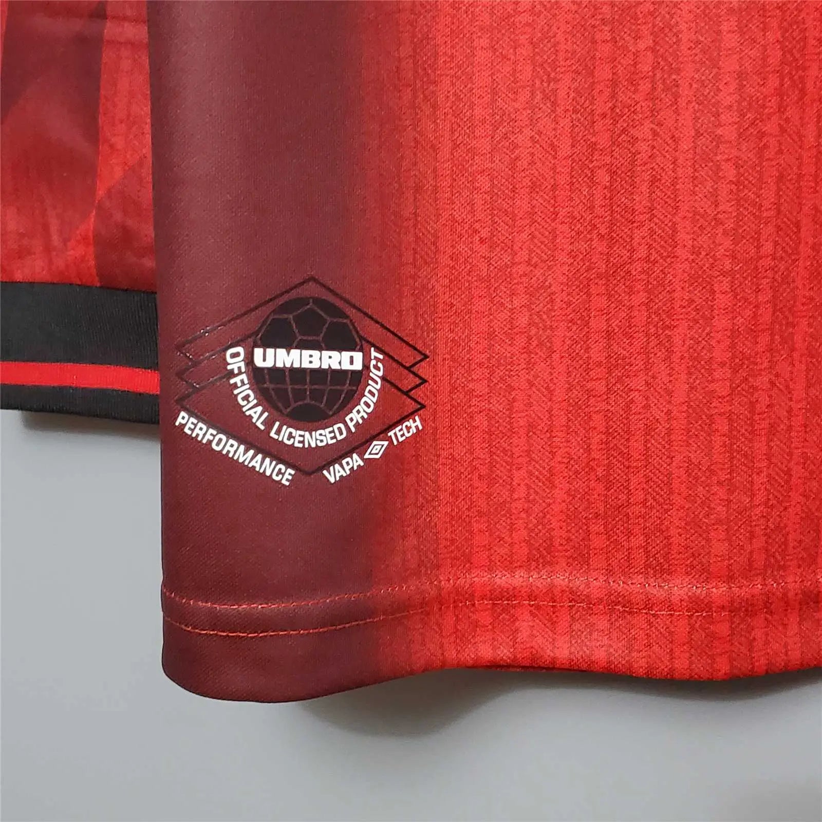 MAILLOT MANCHESTER UNITED DOMICILE 1996/1997 VERSION MANCHES LONGUES - Maillot du Monde