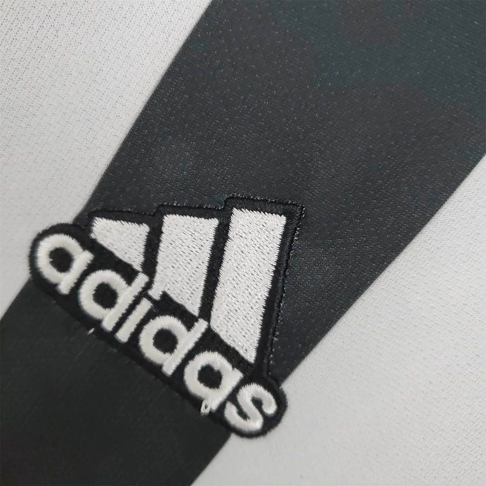 MAILLOT JUVENTUS DOMICILE 2021/2022 VERSION MANCHES LONGUES - Maillot du Monde
