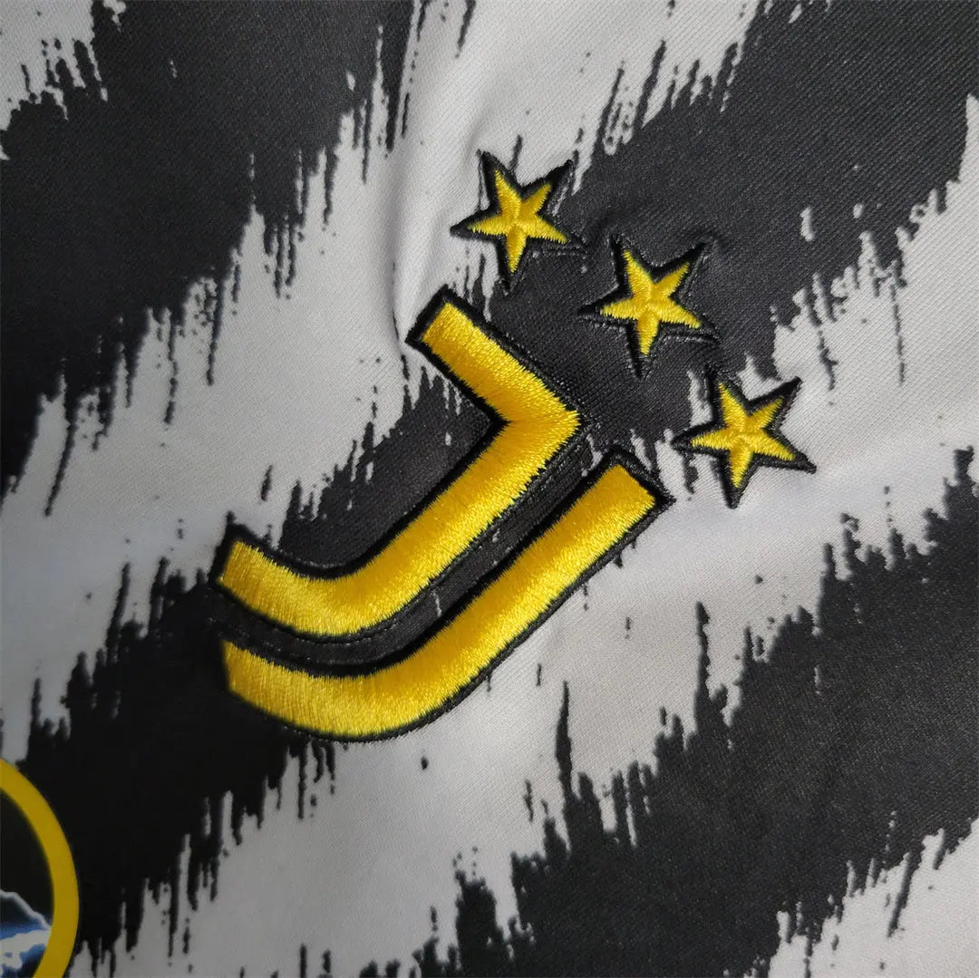 MAILLOT JUVENTUS DOMICILE 2023/2024 VERSION MANCHES LONGUES - Maillot du Monde