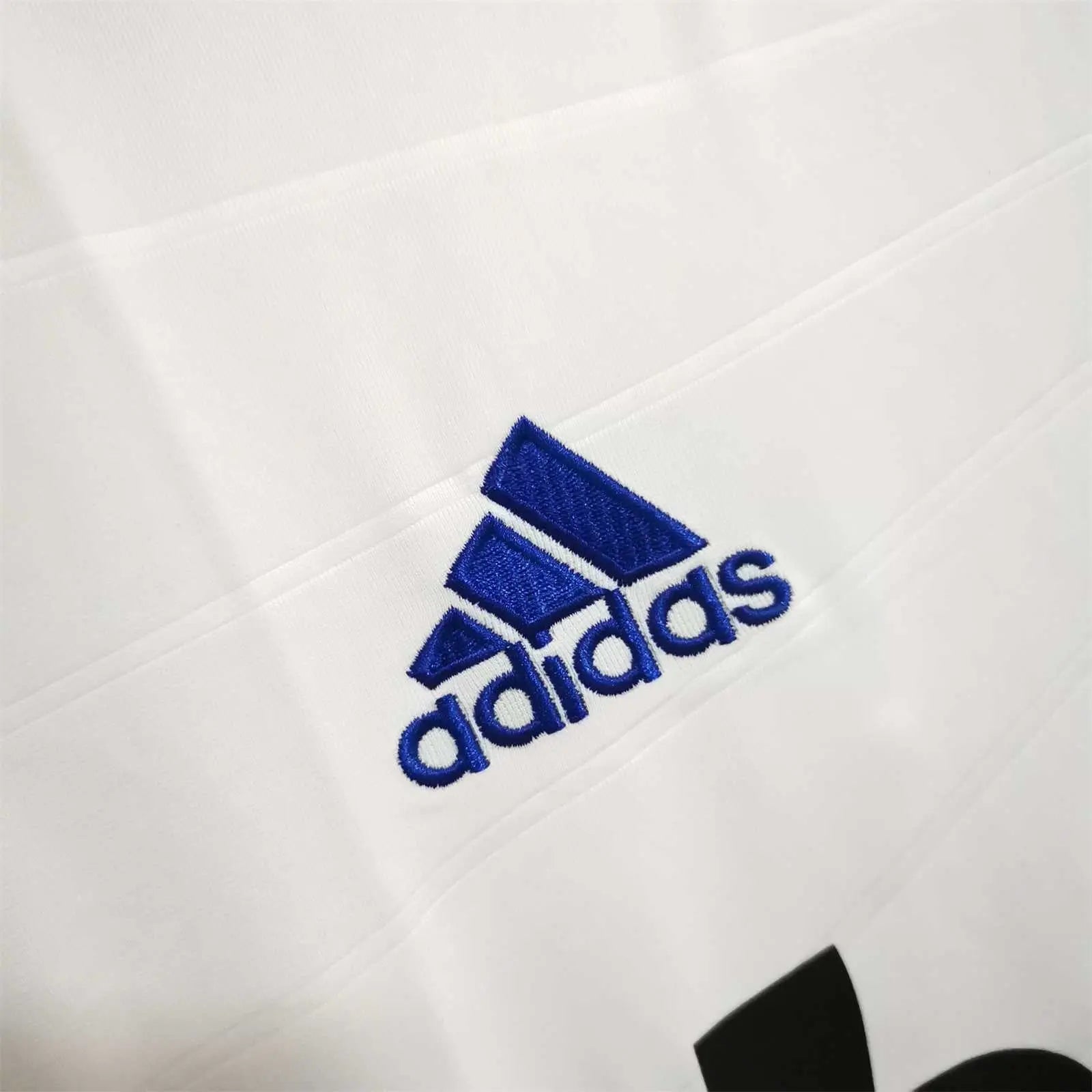 MAILLOT REAL MADRID DOMICILE 2010/2011 VERSION MANCHES LONGUES - Maillot du Monde