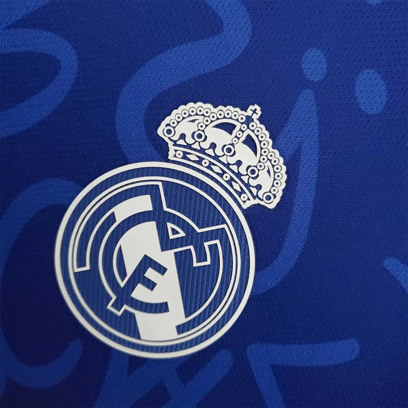 MAILLOT REAL MADRID EXTÉRIEUR 2021/2022 VERSION MANCHES LONGUES - Maillot du Monde