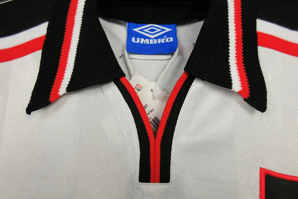 MAILLOT RETRO MANCHESTER UNITED 1998/1999 VERSION MANCHES LONGUES - Maillot du Monde