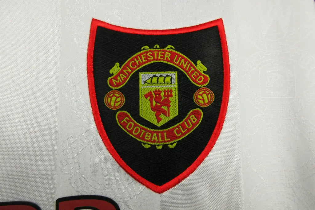MAILLOT RETRO MANCHESTER UNITED 1998/1999 VERSION MANCHES LONGUES - Maillot du Monde