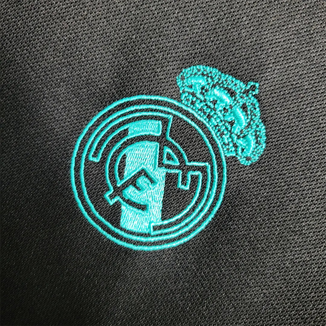 MAILLOT REAL MADRID EXTÉRIEUR 2017/2018 VERSION MANCHES LONGUES - Maillot du Monde