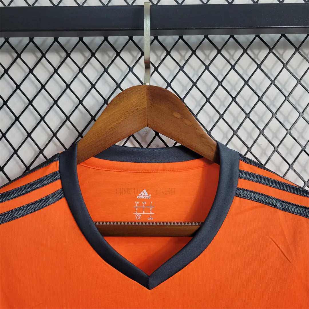 MAILLOT REAL MADRID 2013/2014 VERSION MANCHES LONGUES - Maillot du Monde