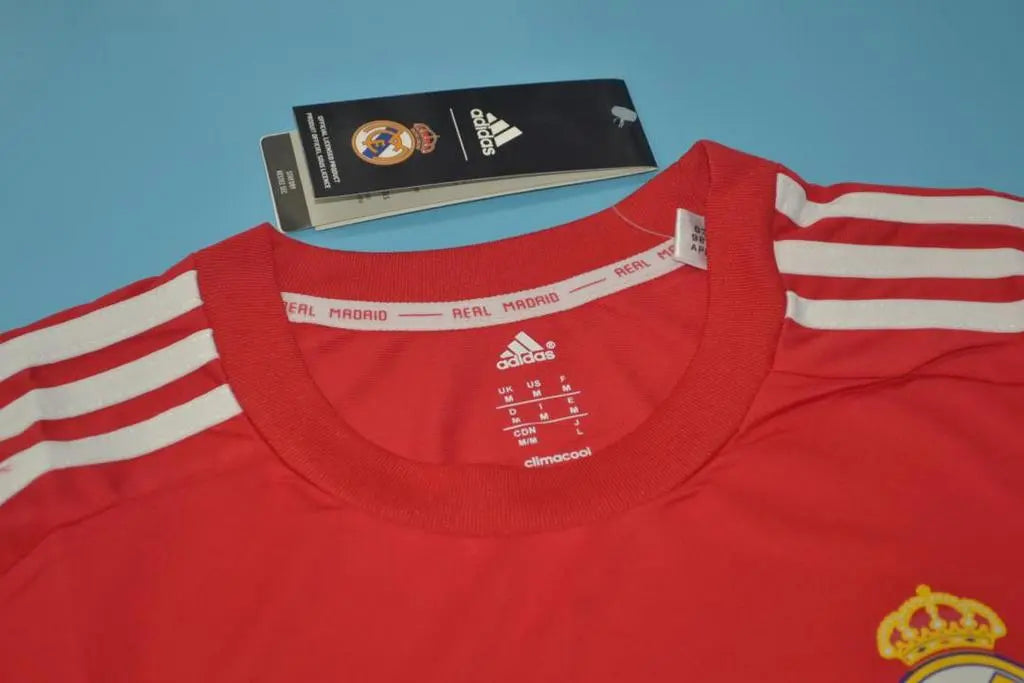 MAILLOT REAL MADRID EXTÉRIEUR 2011/2012 VERSION MANCHES LONGUES - Maillot du Monde
