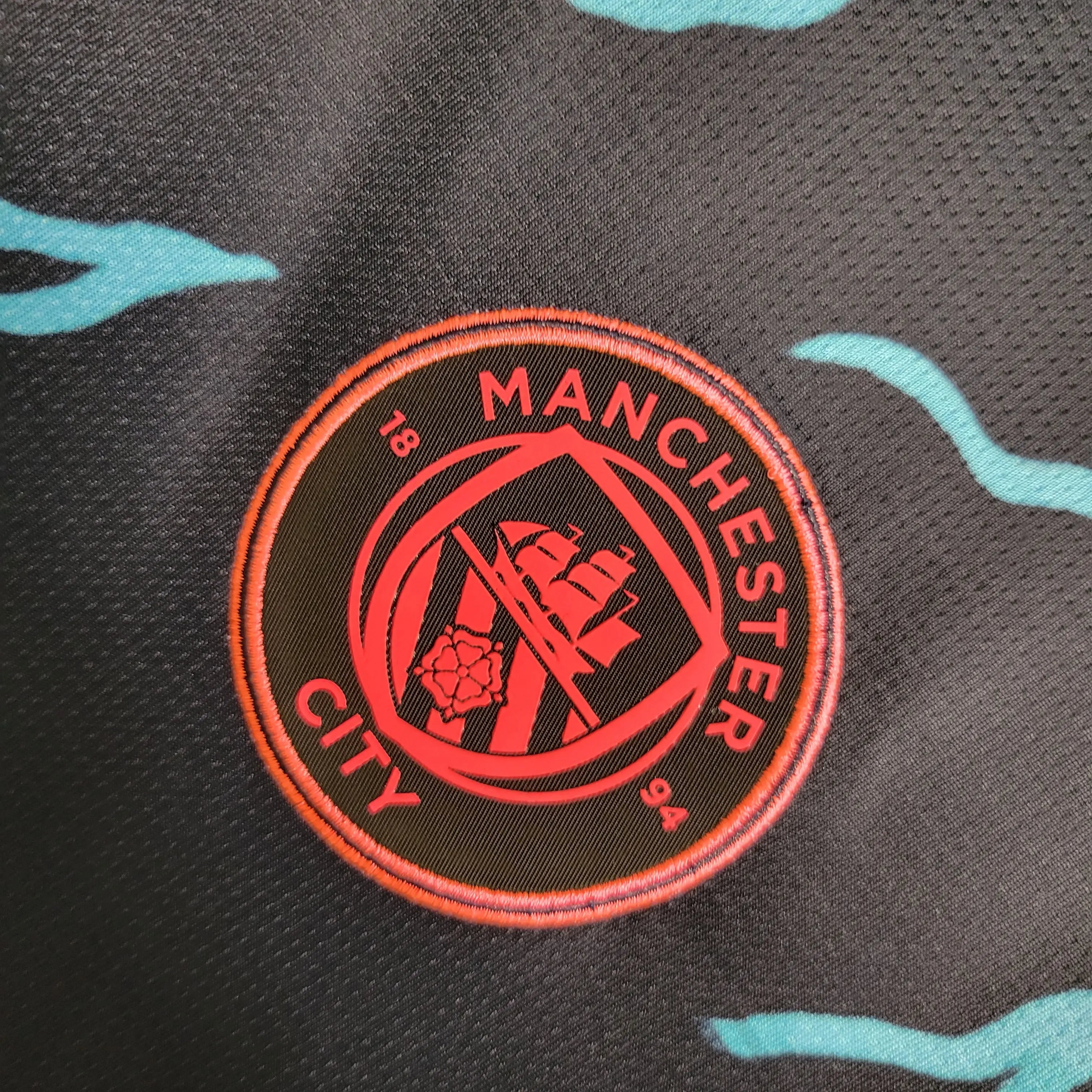 MAILLOT MANCHESTER CITY EXTÉRIEUR 2023/2024 VERSION MANCHES LONGUES - Maillot du Monde