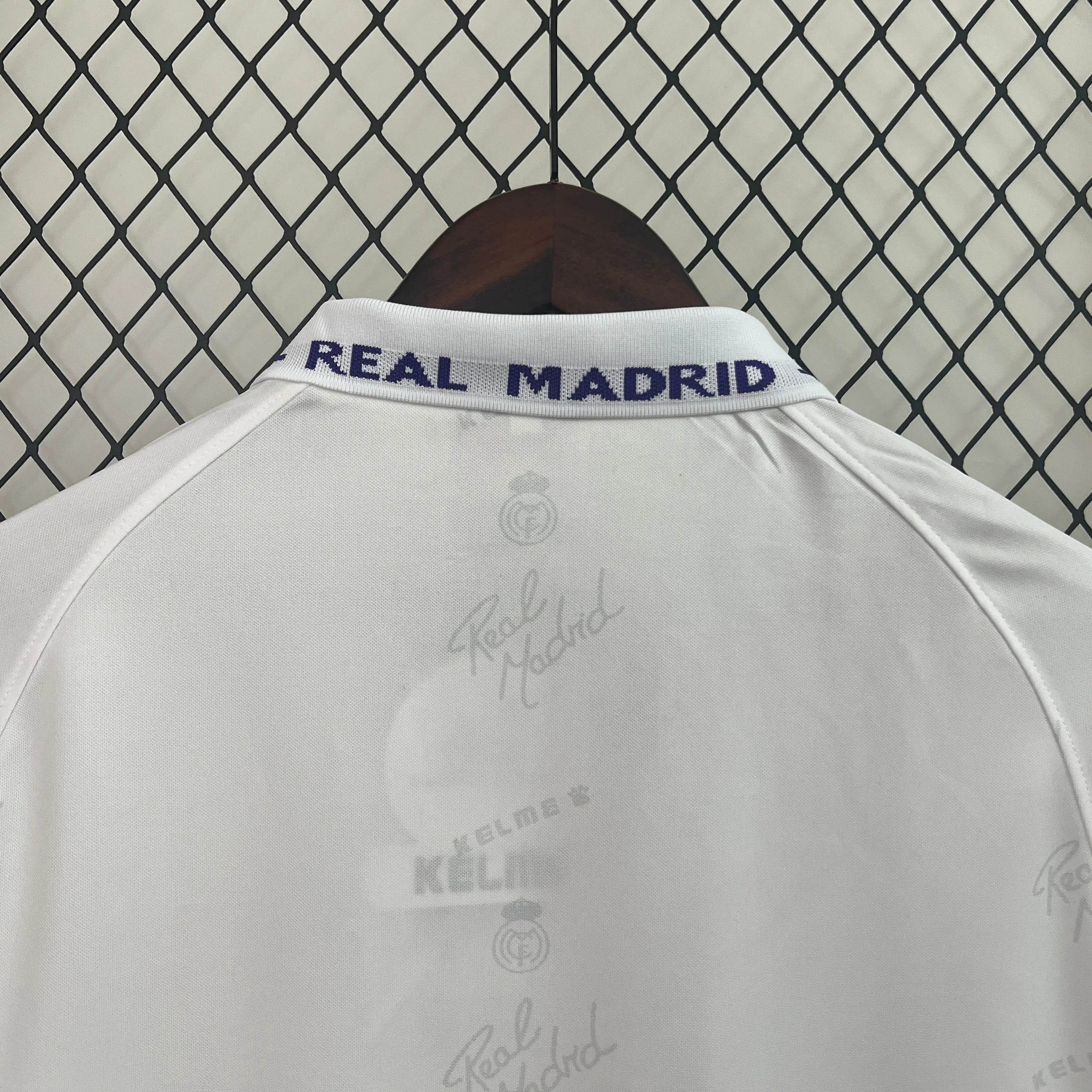 MAILLOT REAL MADRID DOMICILE 1994/1996 VERSION MANCHES LONGUES - Maillot du Monde