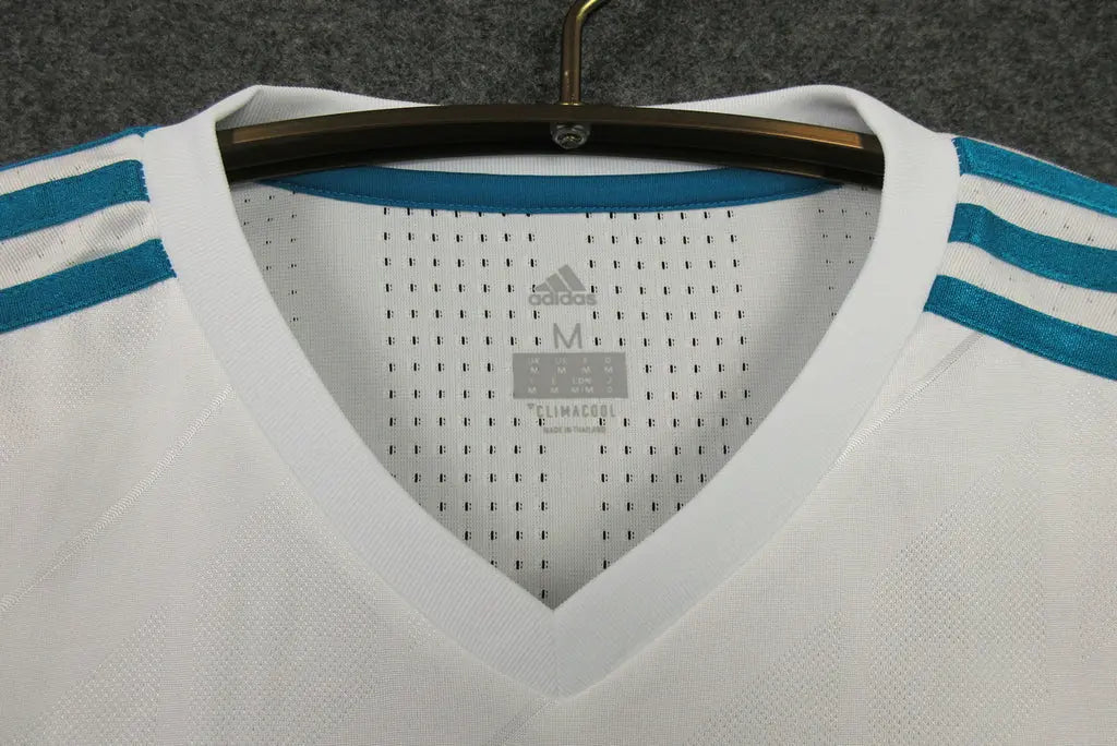MAILLOT RETRO REAL MADRID DOMICILE 2017/2018 VERSION MANCHES LONGUES - Maillot du Monde