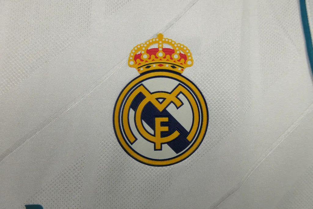 MAILLOT RETRO REAL MADRID DOMICILE 2017/2018 VERSION MANCHES LONGUES - Maillot du Monde