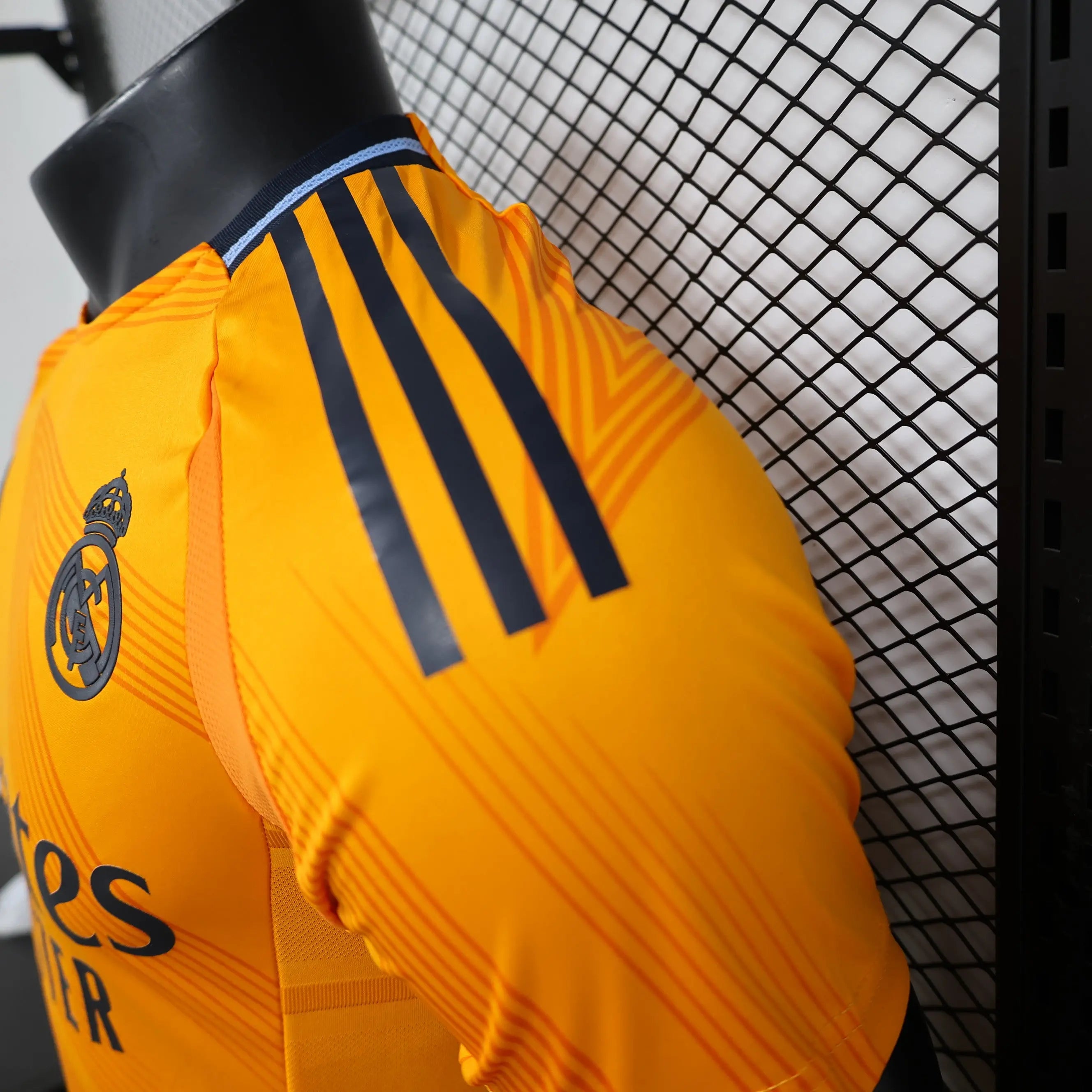 MAILLOT REAL MADRID EXTERIEUR 2024/2025 - Maillot du Monde