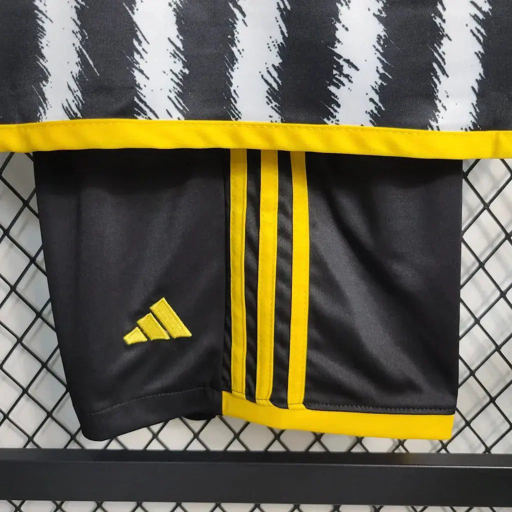 MAILLOT ENFANT JUVENTUS DOMICILE 2023/2024 - Maillot du Monde