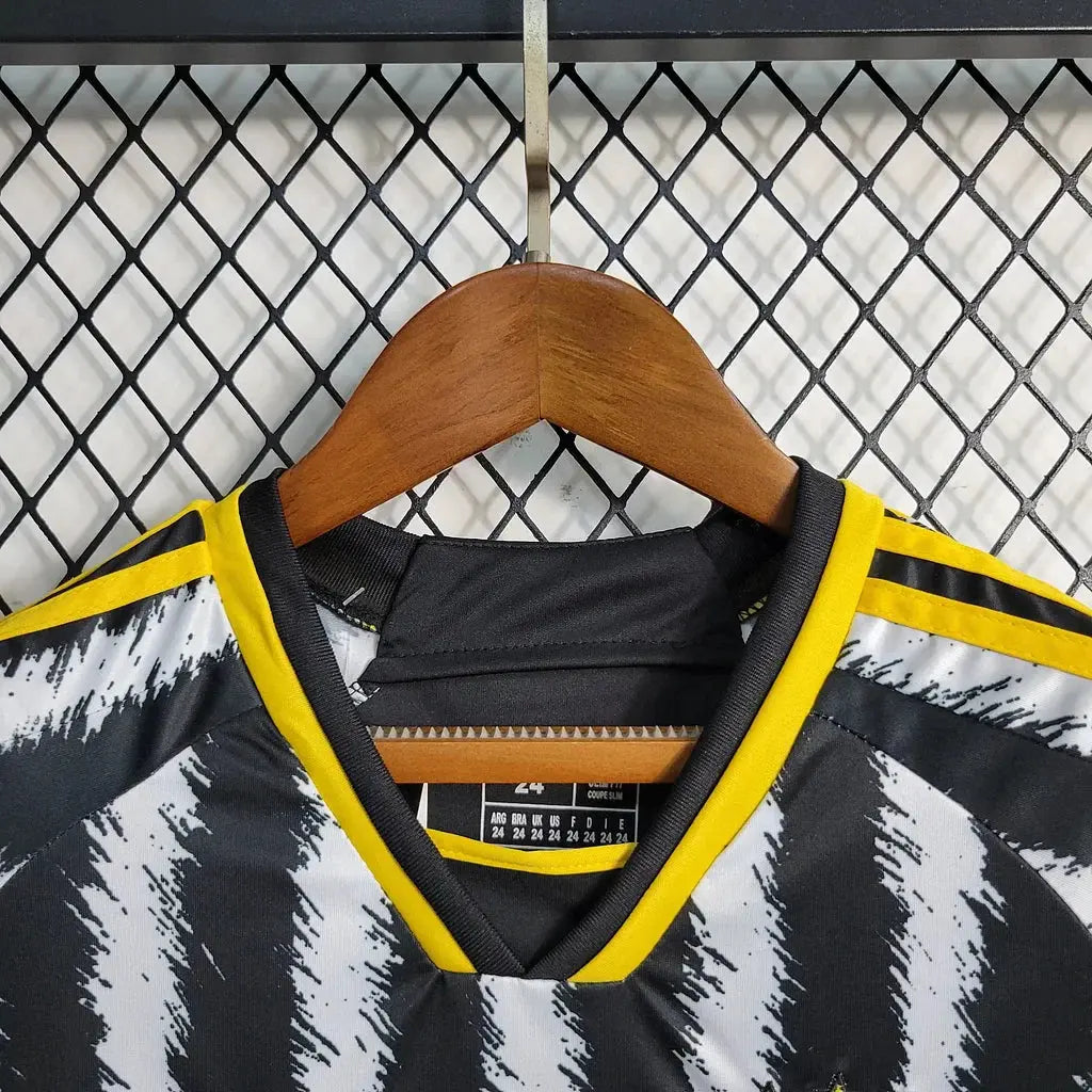 MAILLOT ENFANT JUVENTUS DOMICILE 2023/2024 - Maillot du Monde