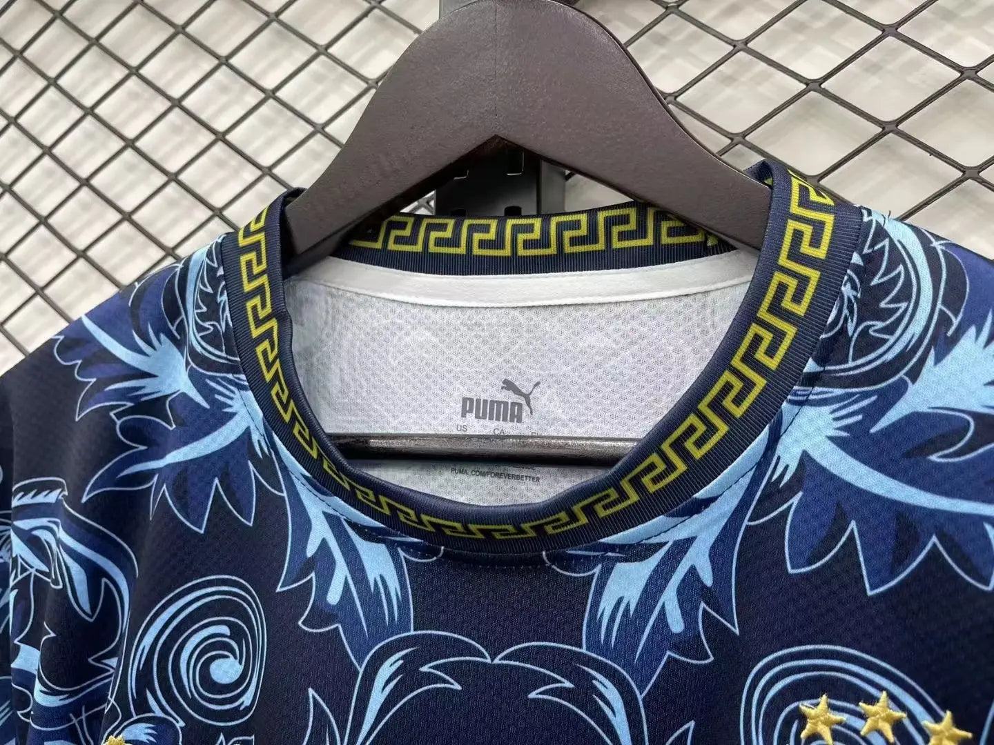 MAILLOT ITALIE CONCEPT EDITION VERSACE BLEU 2023/2024 - Maillot du Monde