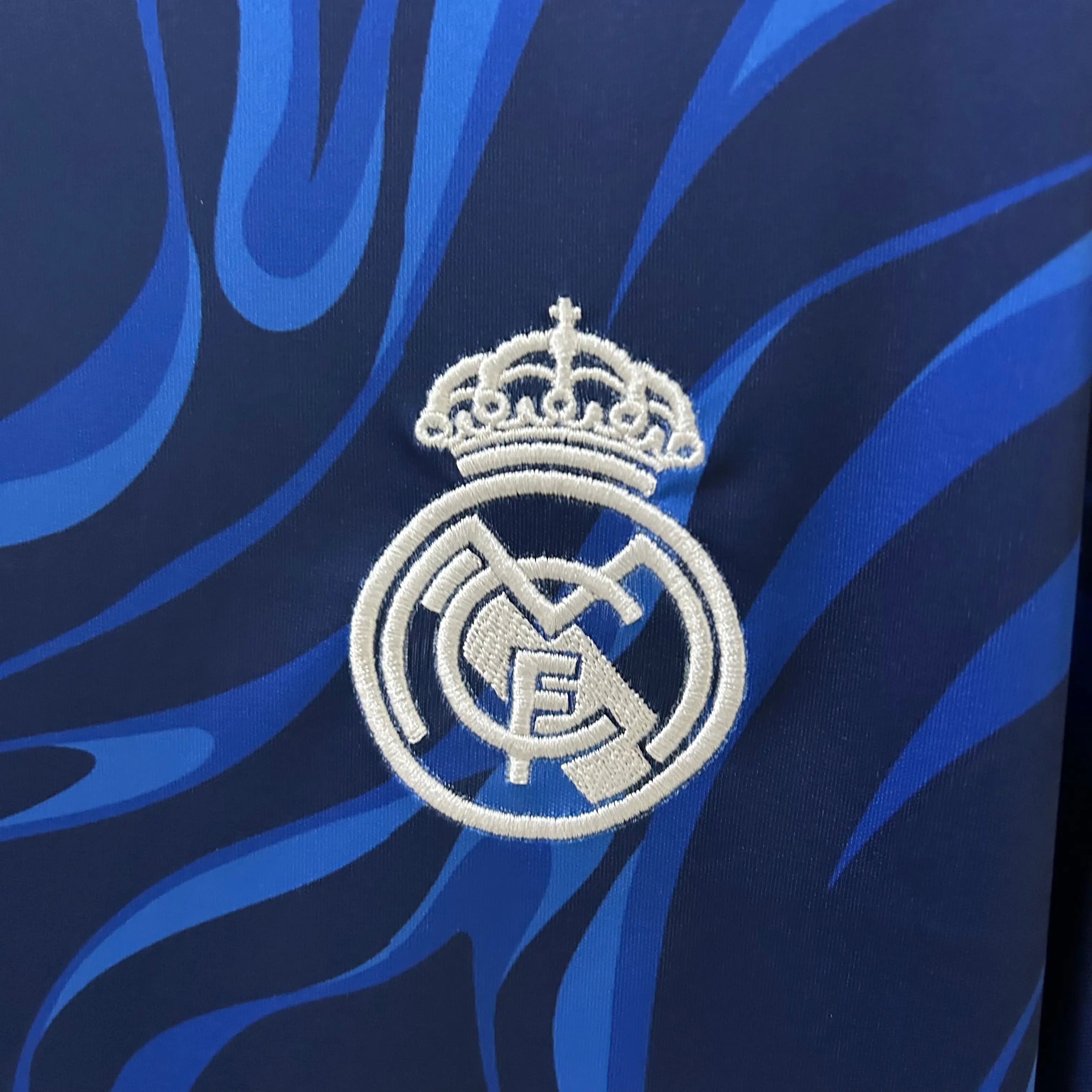 25/25 Maillot du REAL MADRID Bleu - Maillot du Monde