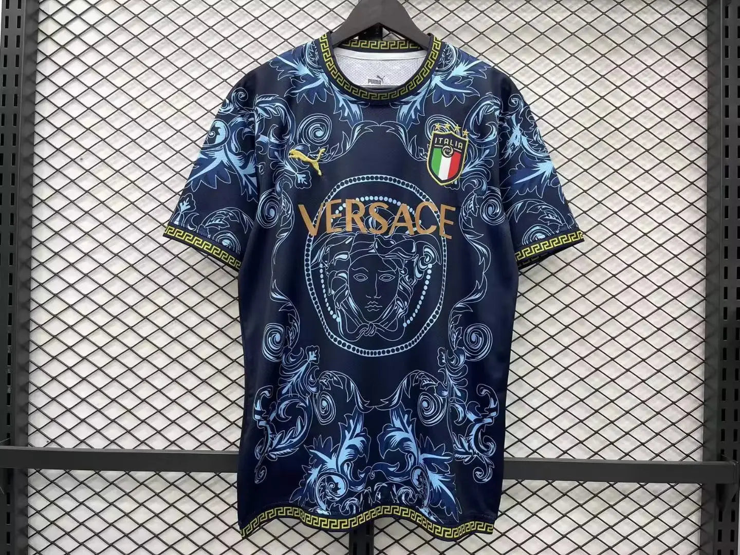 MAILLOT ITALIE CONCEPT EDITION VERSACE BLEU 2023/2024 - Maillot du Monde