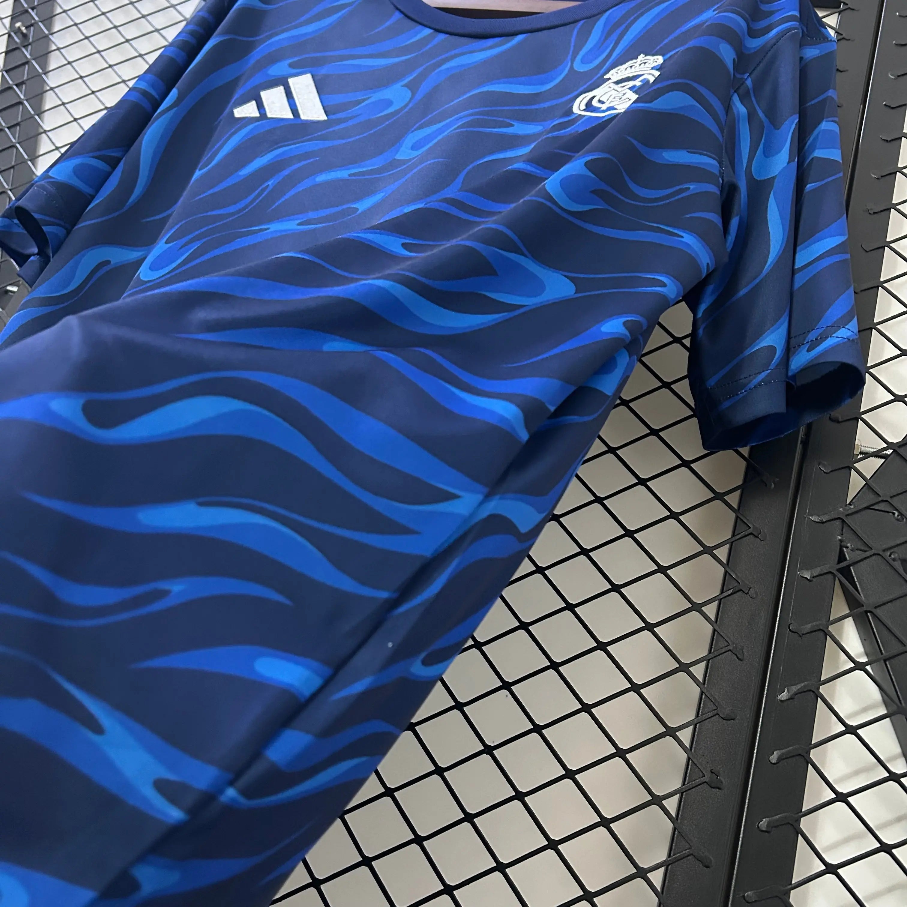 25/25 Maillot du REAL MADRID Bleu - Maillot du Monde