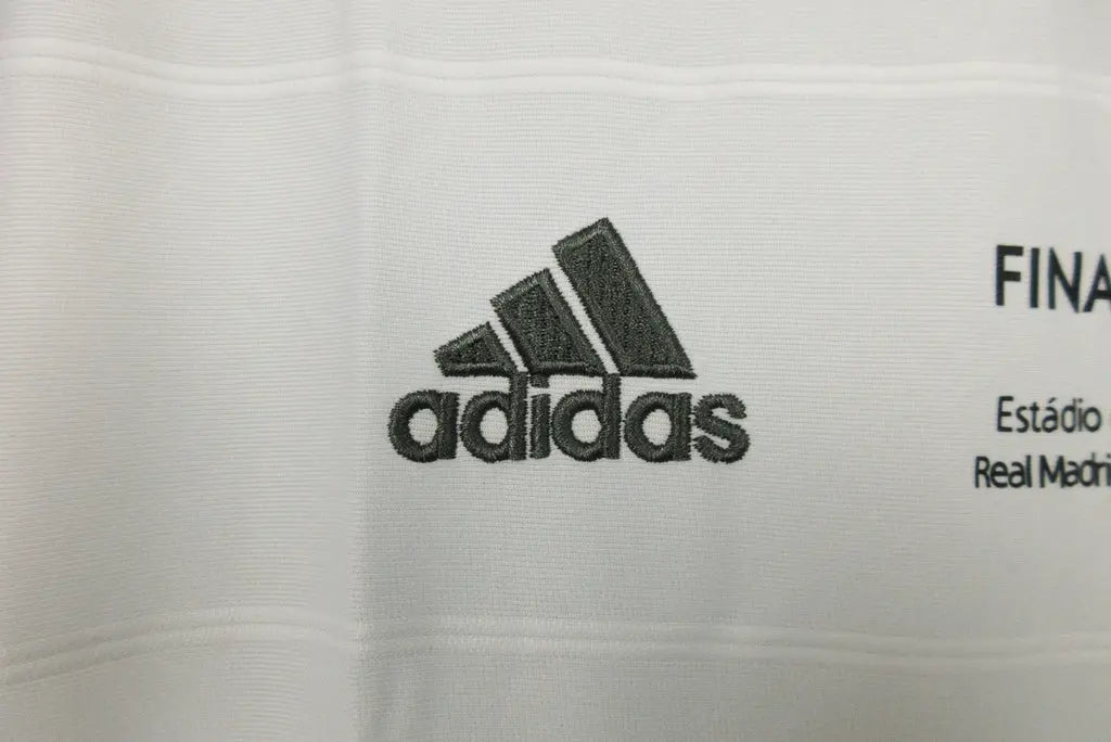 MAILLOT RÉTRO REAL MADRID DOMICILE 2013/2014 VERSION MANCHES LONGUES - Maillot du Monde