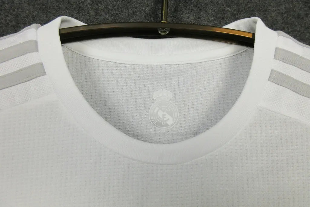 MAILLOT RETRO REAL MADRID DOMICILE 2015/2016 VERSION MANCHES LONGUES - Maillot du Monde