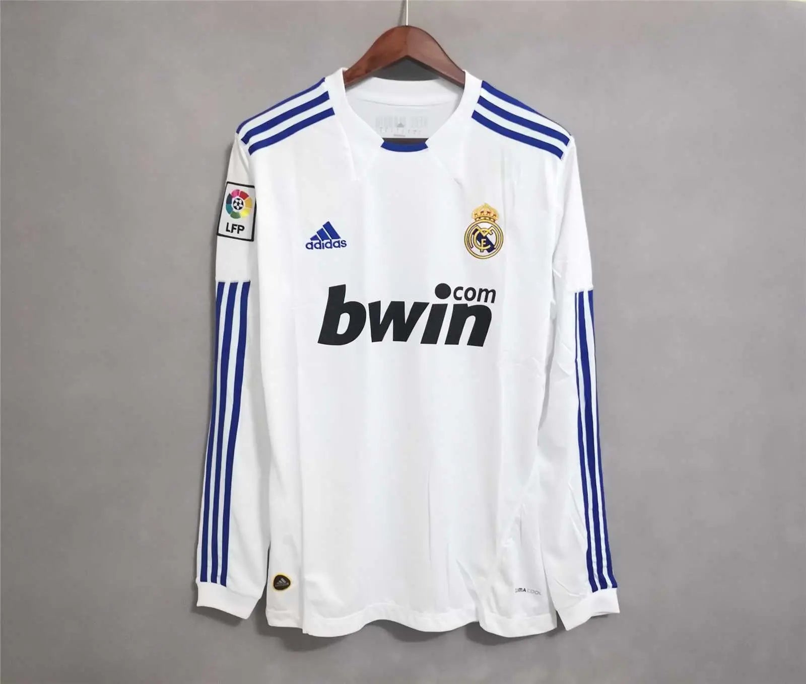MAILLOT REAL MADRID DOMICILE 2010/2011 VERSION MANCHES LONGUES - Maillot du Monde