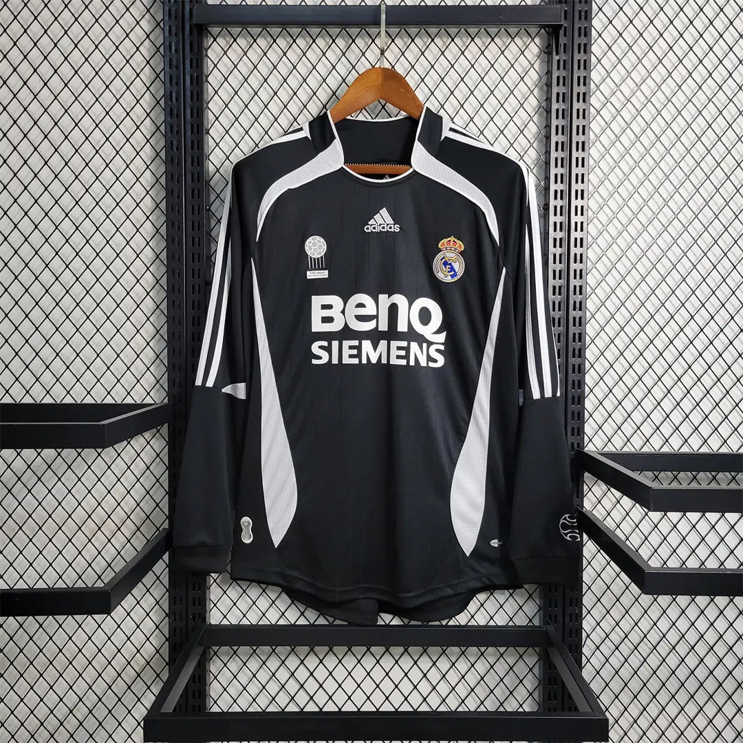 MAILLOT REAL MADRID 2006/2007 VERSION MANCHES LONGUES - Maillot du Monde