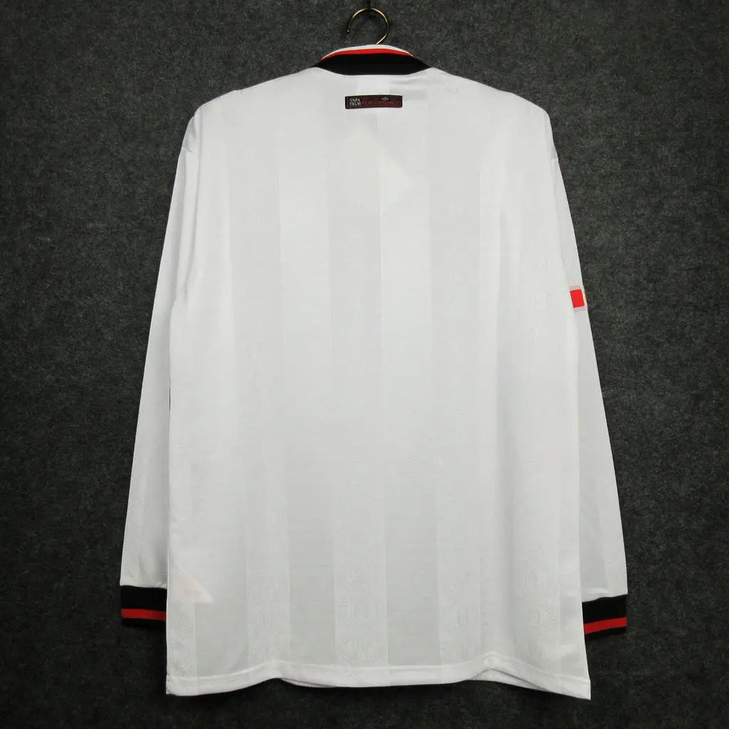 MAILLOT RETRO MANCHESTER UNITED 1998/1999 VERSION MANCHES LONGUES - Maillot du Monde