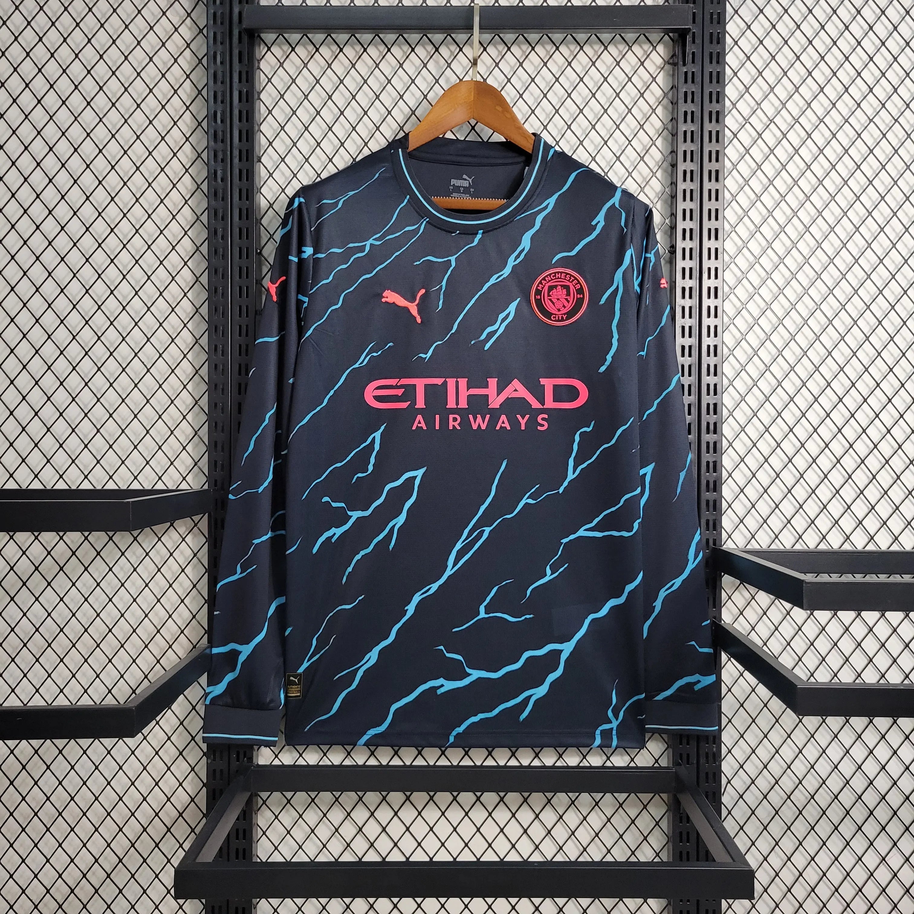 MAILLOT MANCHESTER CITY EXTÉRIEUR 2023/2024 VERSION MANCHES LONGUES - Maillot du Monde