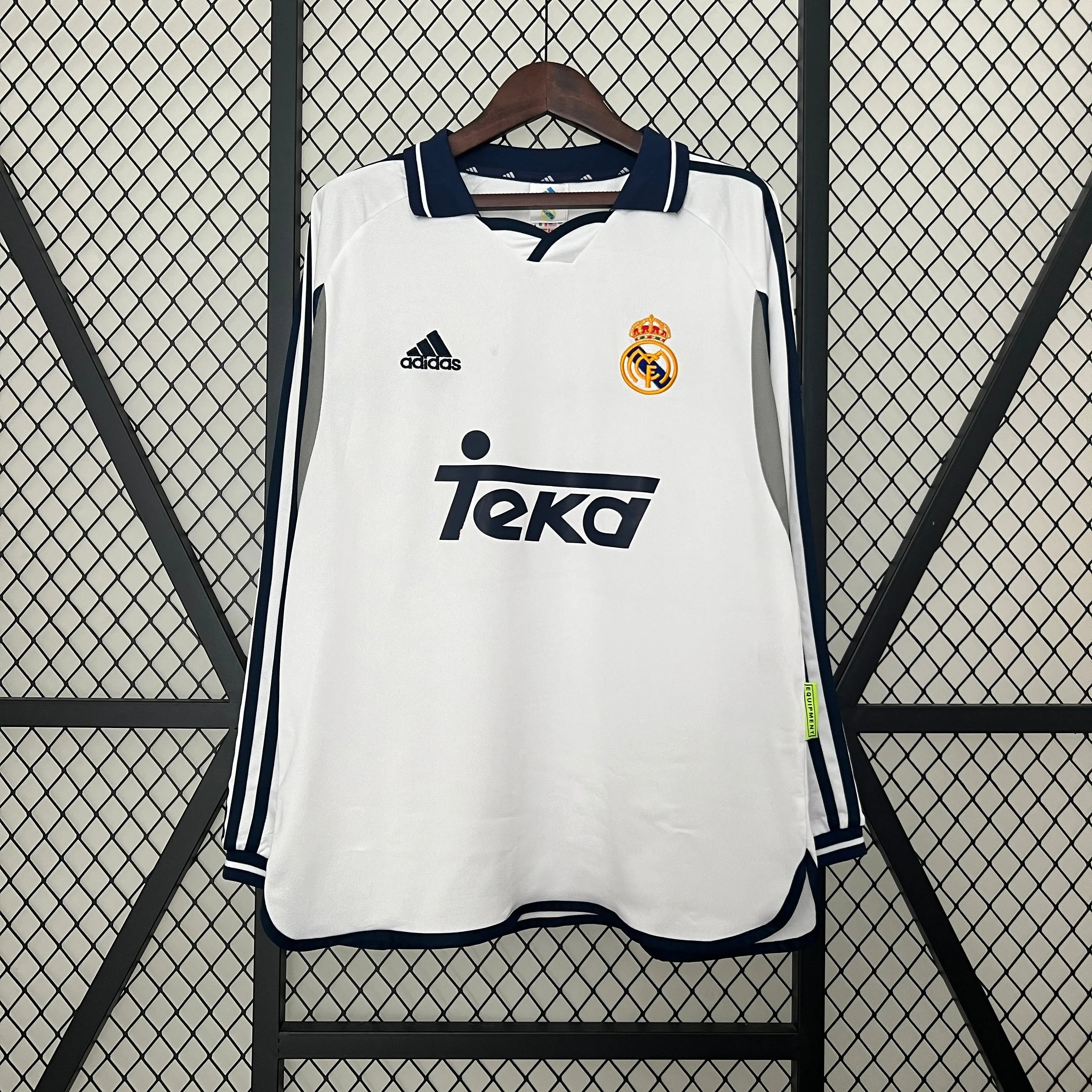 MAILLOT RETRO REAL MADRID DOMICILE 2000/2001 VERSION MANCHES LONGUES - Maillot du Monde