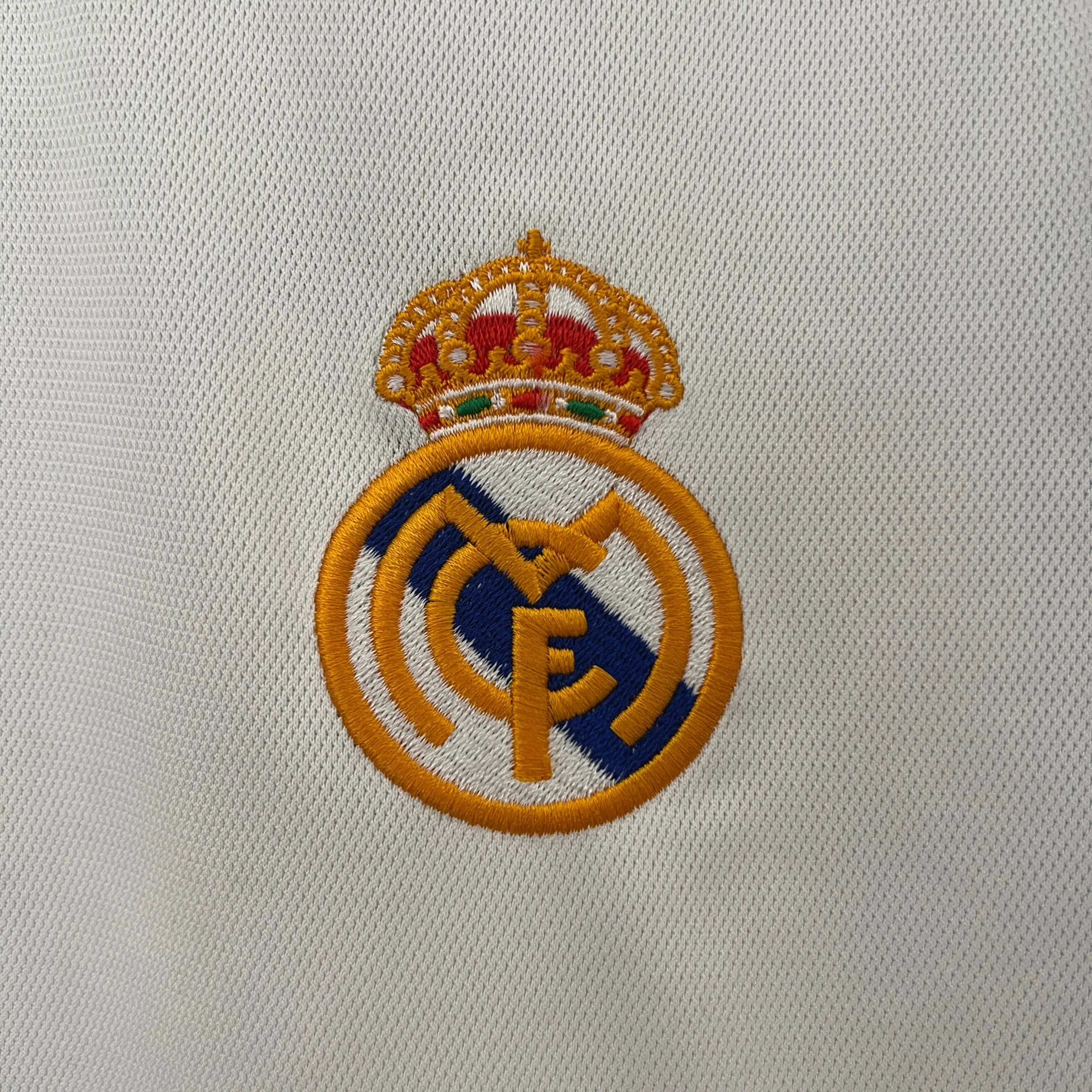 MAILLOT RETRO REAL MADRID DOMICILE 2000/2001 VERSION MANCHES LONGUES - Maillot du Monde