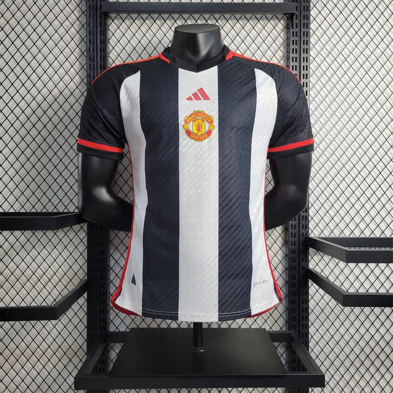 MAILLOT MANCHESTER UNITED ENTRAINEMENT 2023/2024 - Maillot du Monde